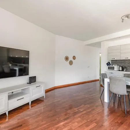 شقة Con Terrazzo Vistalago