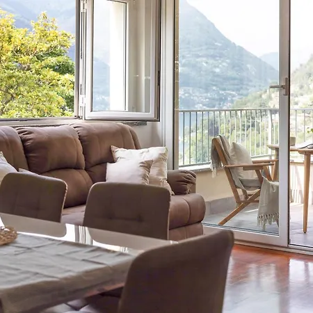 Con Terrazzo Vistalago شقة